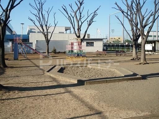 公園　新郷公園（公園）まで740m