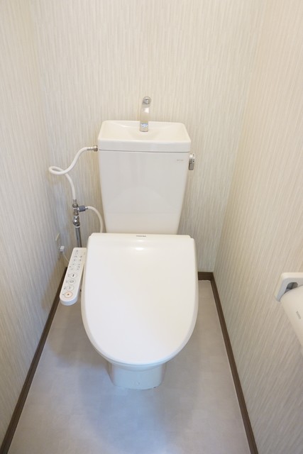 トイレ　快適な温水洗浄便座付き：退去前の為、仕様が異なる場合がござい