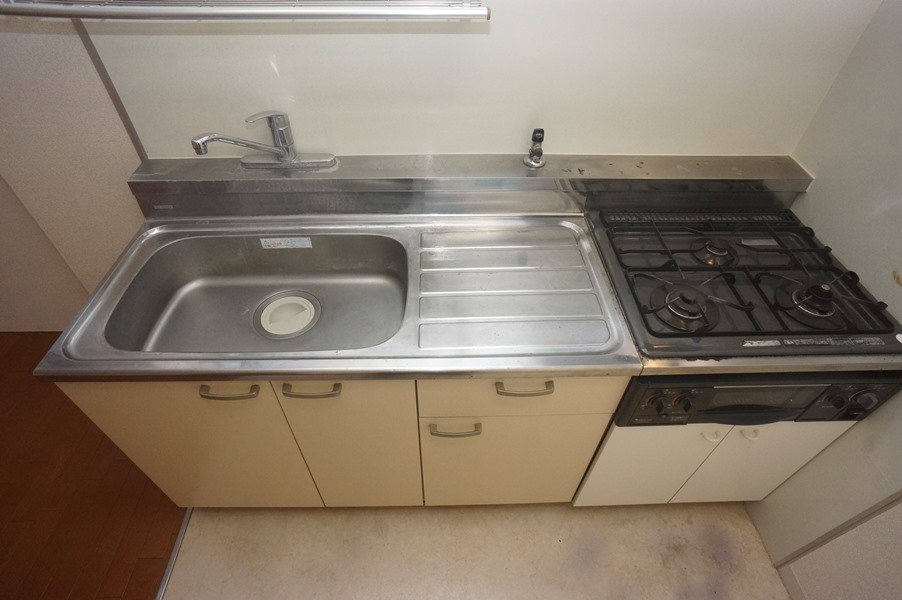 ドラックストア　クリエイトエス・ディー栄小菅ヶ谷店（ドラッグストア）まで213m