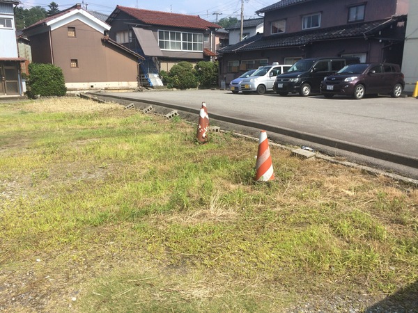 【コンチャルビルの駐車場】