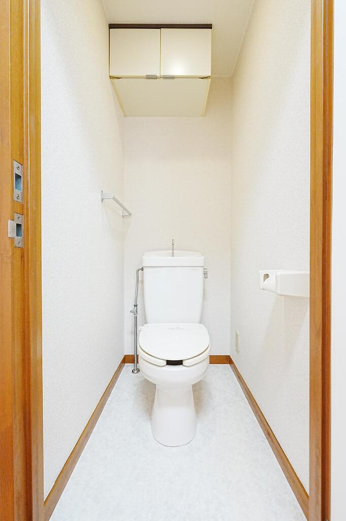 トイレ　暖房便座付きのトイレ