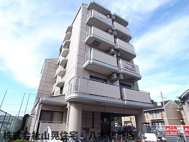 【橿原市四条町のマンションの建物外観】