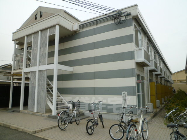 茨木市学園南町のアパートの建物外観