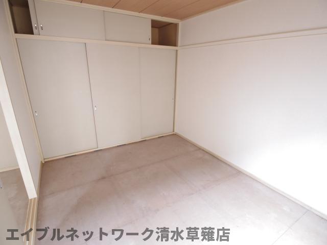 居室・リビング　こちらのリビングで趣味の時間をお楽しみください