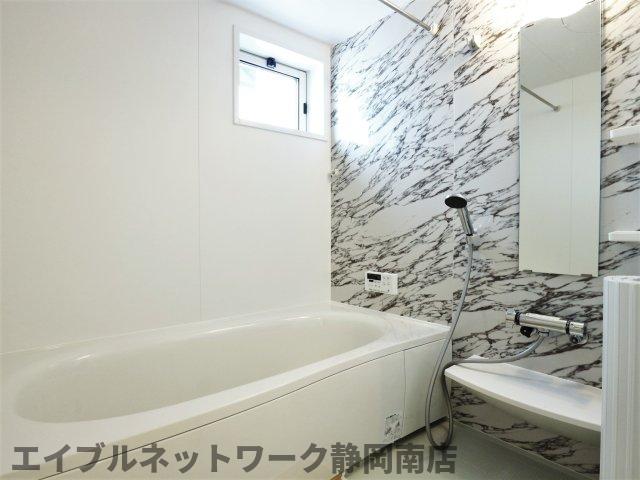 バス・シャワールーム　お風呂で日々の疲れを落としましょう