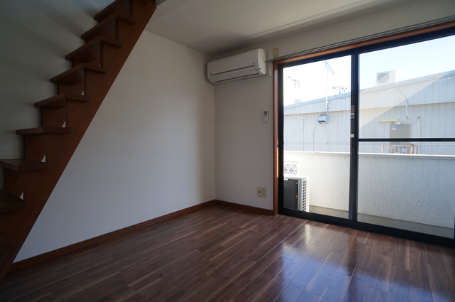 居室・リビング　洋室５．３帖　エアコン付