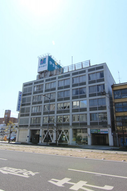 【松山市大手町のマンションの銀行】