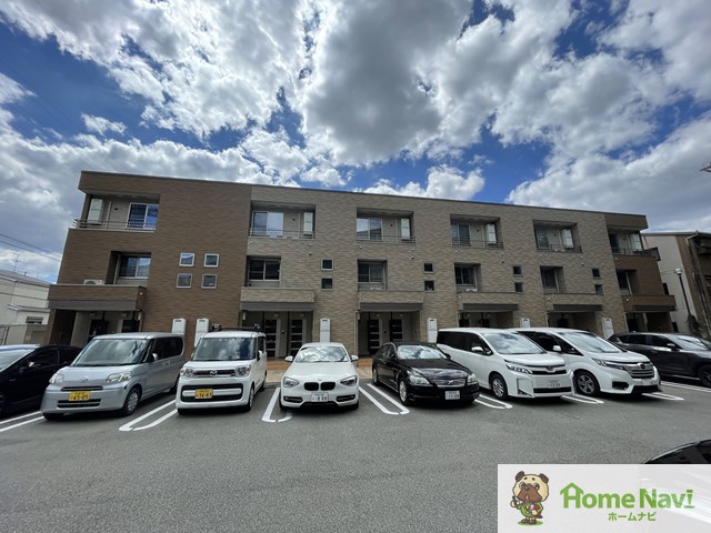 建物外観　「フルールラズリン」、現地待ち合わせでのご案内も可能です。