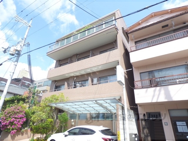 京都市西京区桂野里町のマンションの建物外観