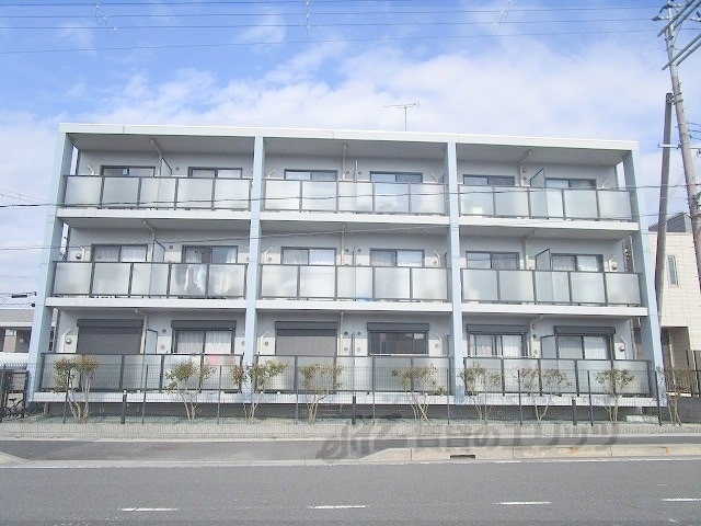 甲賀市水口町虫生野虹の町のマンションの建物外観