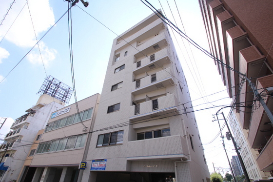 広島市東区上大須賀町のマンションの建物外観