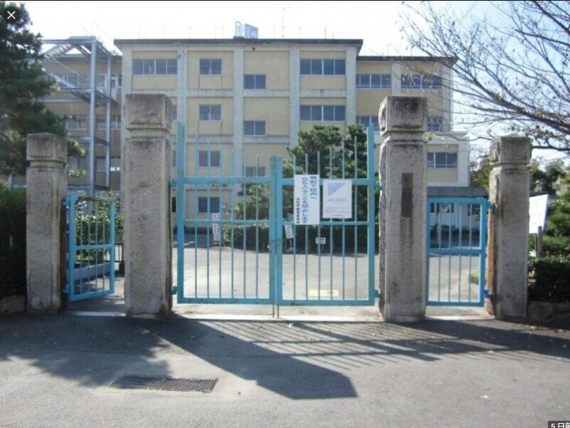 【浜松市中央区坪井町のアパートの小学校】