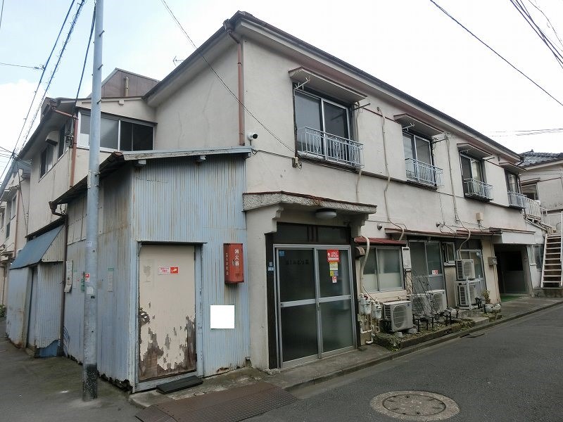 【墨田区東向島のアパートの建物外観】