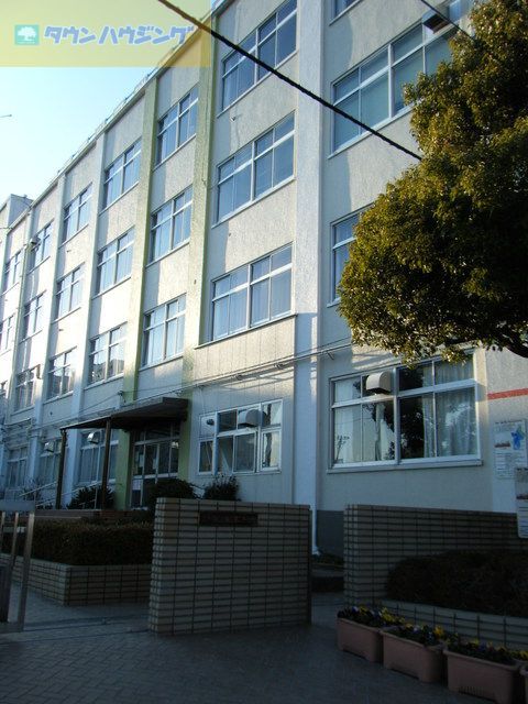 【市川市河原のマンションの中学校】