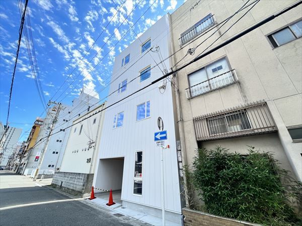 和歌山市友田町のアパートの建物外観