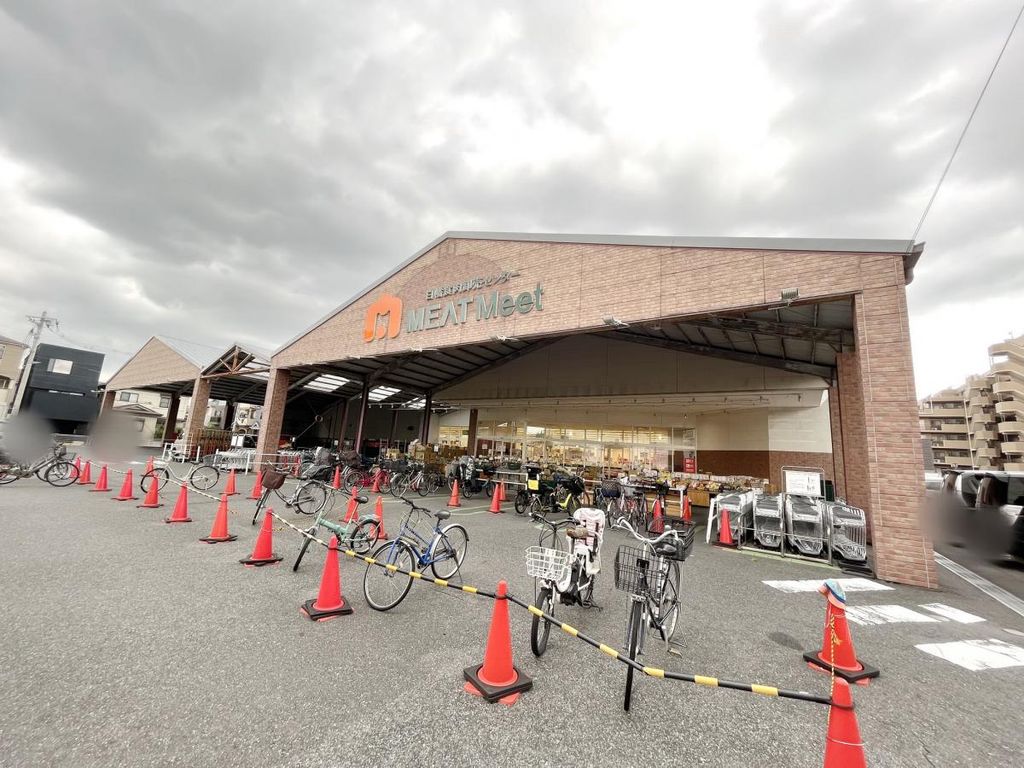 スーパー　白幡食肉卸売センターミートミート（スーパー）まで380m