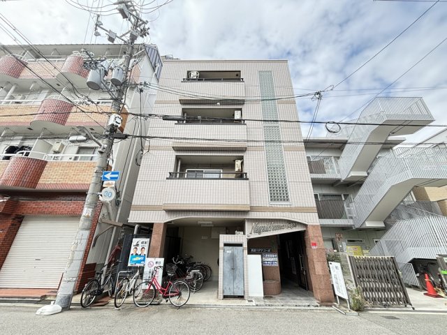 【大阪市住吉区長居西のマンションの建物外観】