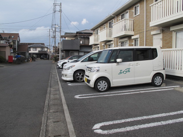 【ラ・メーグIIの駐車場】