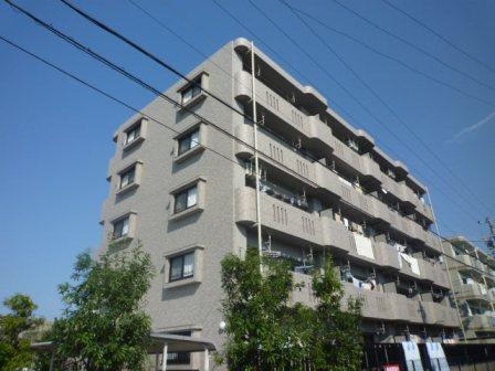 伊勢市竹ケ鼻町のマンションの建物外観