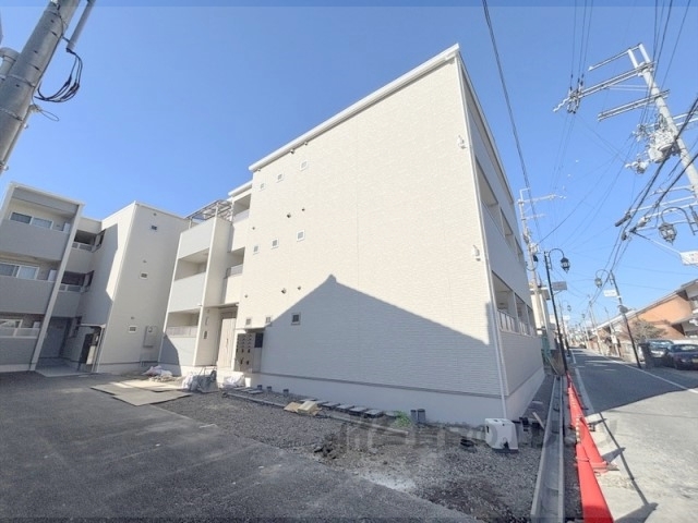 【大和郡山市堺町のアパートの建物外観】