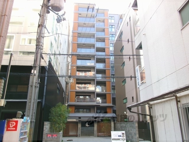 京都市下京区深草町のマンションの建物外観