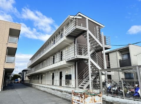 岡山市東区瀬戸町沖のアパートの建物外観