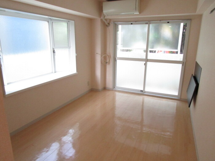 居室・リビング　参考写真（同物件別部屋）