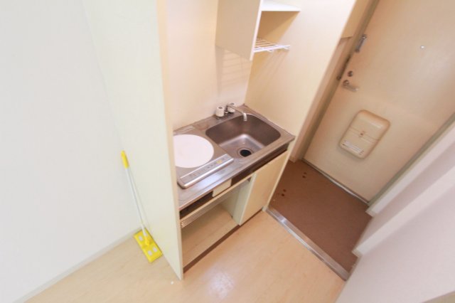 キッチン　参考写真（同物件別部屋）