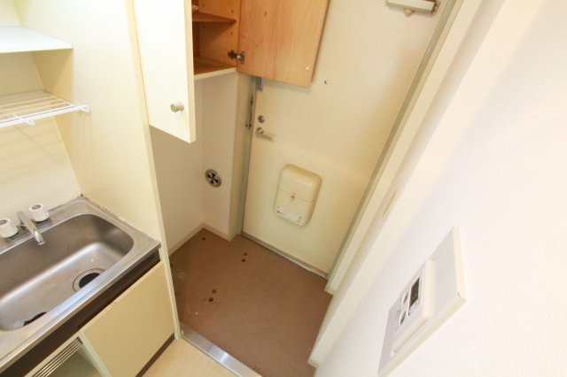 玄関　参考写真（同物件別部屋）