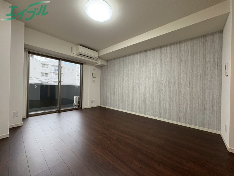 居室・リビング　同物件別室写真