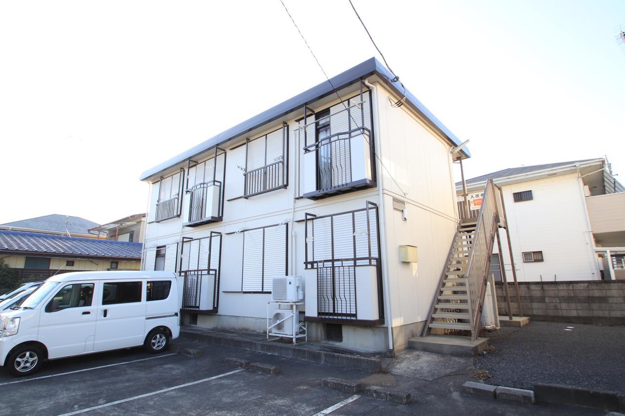 建物外観　軽量鉄骨2階建て