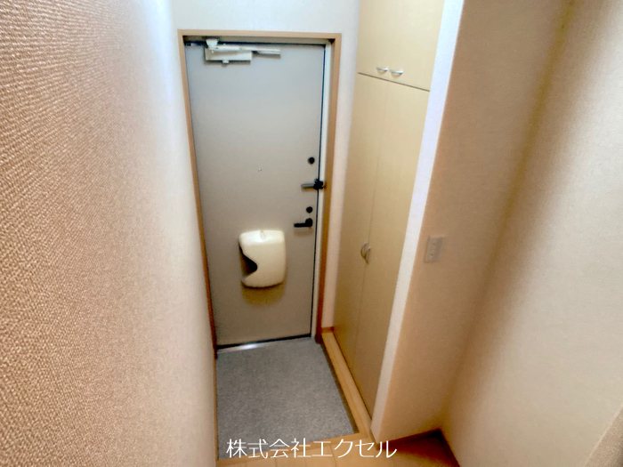 玄関　シューズBOX完備の玄関です。