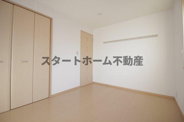 その他部屋・スペース　広くて明るい寝室