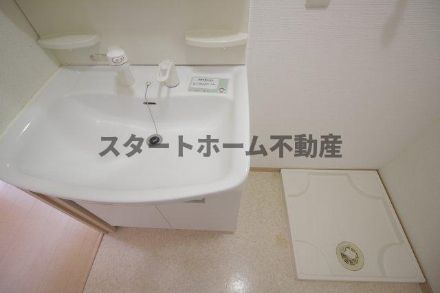 洗面設備　ゆったりとスペースのある洗面所