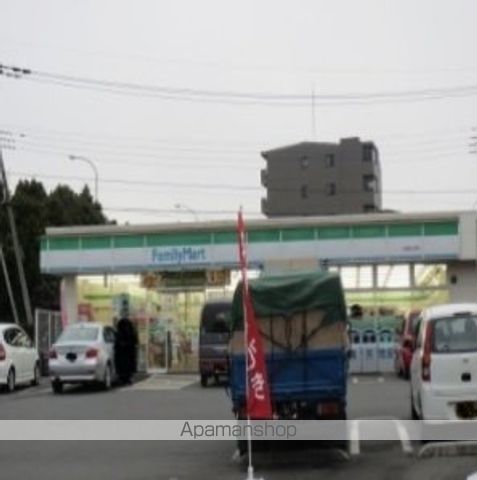 コンビニ　ファミリーマート（コンビニ）まで450m