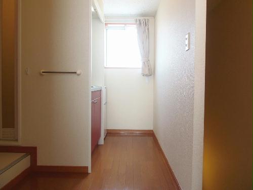 その他　2階はキッチン横に小窓があります。