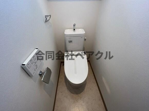 トイレ　落ち着いた色調のトイレです