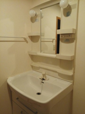 洗面設備　コンパクトで使いやすい洗面所