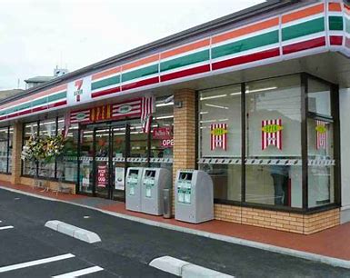 コンビニ　セブンイレブン 新宿水道町店（コンビニ）まで261m