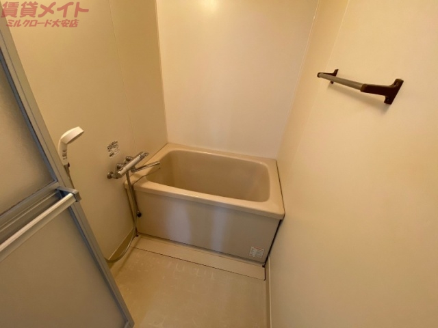 バス・シャワールーム　同型参考写真