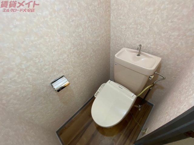 トイレ　同型参考写真