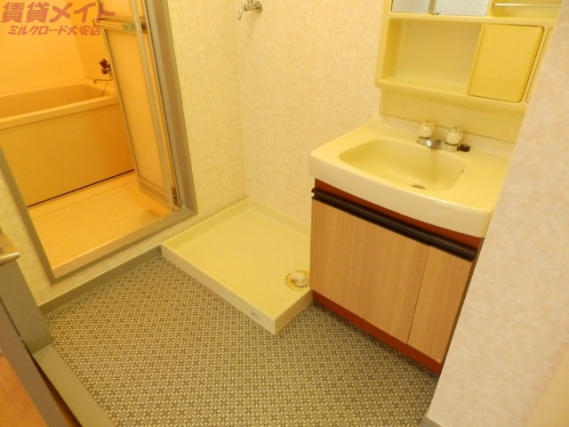 洗面設備　同型参考写真