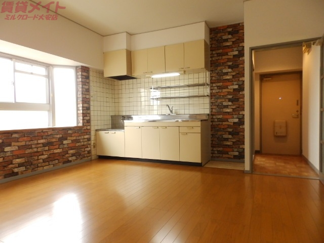 居室・リビング　同型参考写真