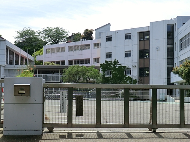 中学校　鎌倉市立第一中学校（中学校）まで1046m