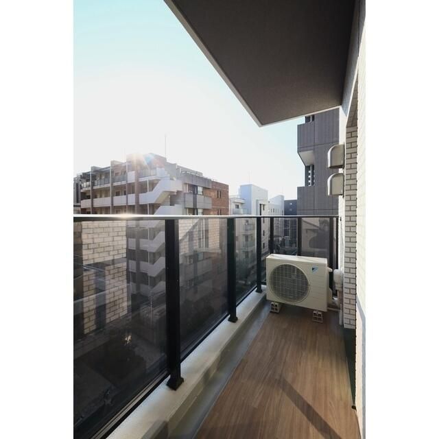 バルコニー　開放的で明るい空間を演出してくれるバルコニーです