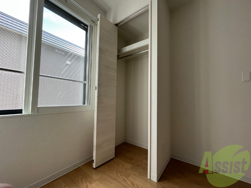 収納　寝室の収納です。部屋がすっきり片付きます。