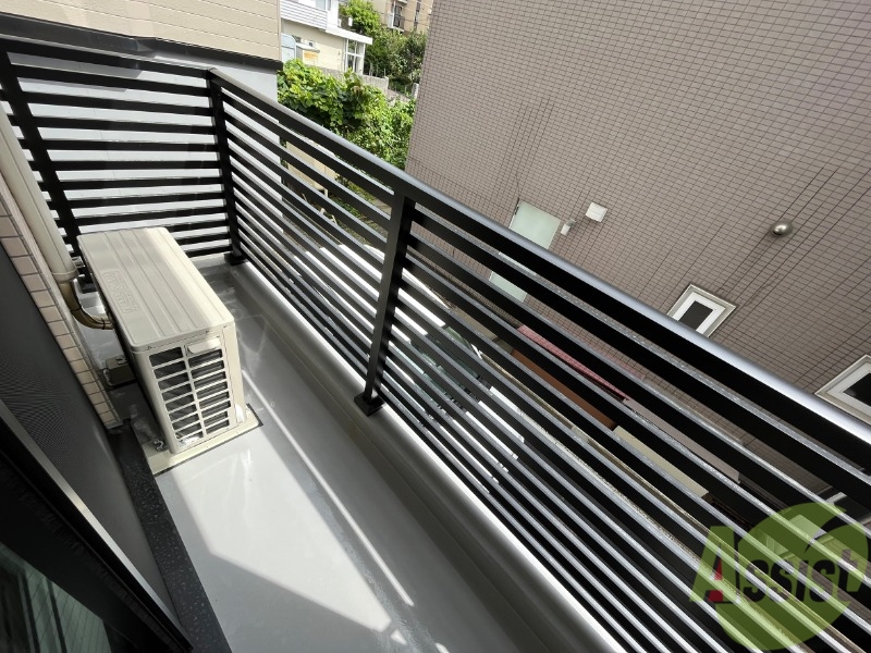 バルコニー　バルコニーです。洗濯物を干すもよし、一息つくもよしですね。