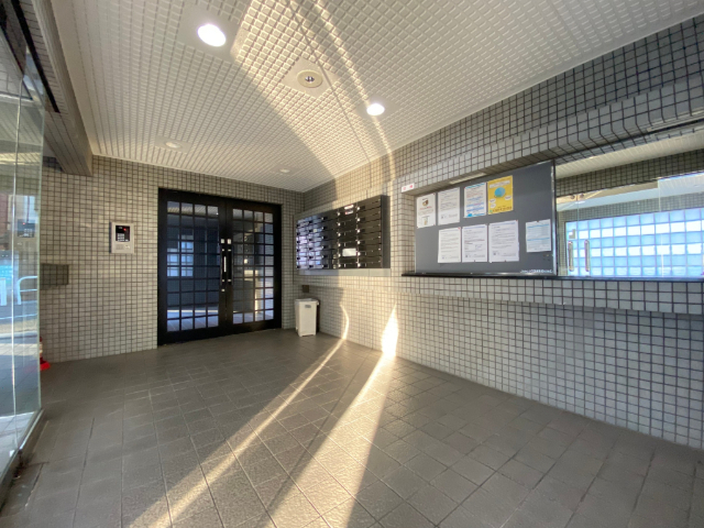 エントランス　オートロック付きのエントランス