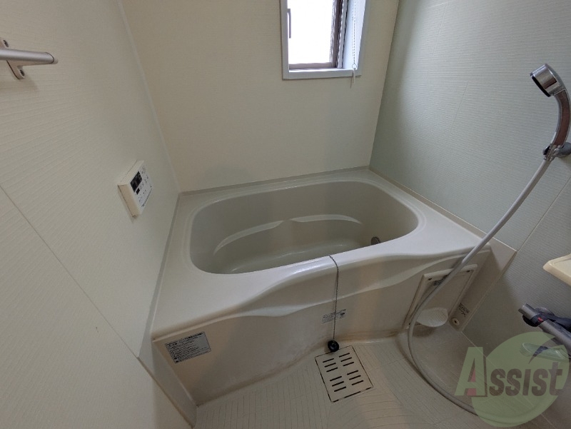 バス・シャワールーム　バスルームには追い焚きなど便利な機能が付いてます。