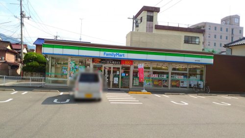 コンビニ　ファミリーマート 府中元町店（コンビニ）まで834m